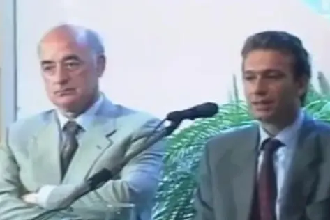 3 giugno 1992, Carlo Mazzone con Massimo Cellino alla sua prima conferenza da presidente del Cagliari (L'Unione Sarda)