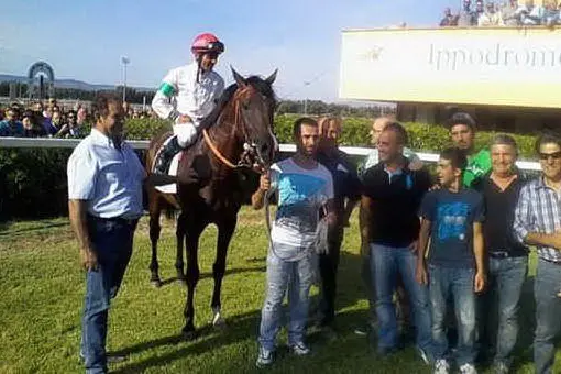 Dario Vargiu premiato in una gara a Chilivani (L'Unione Sarda - Marras)