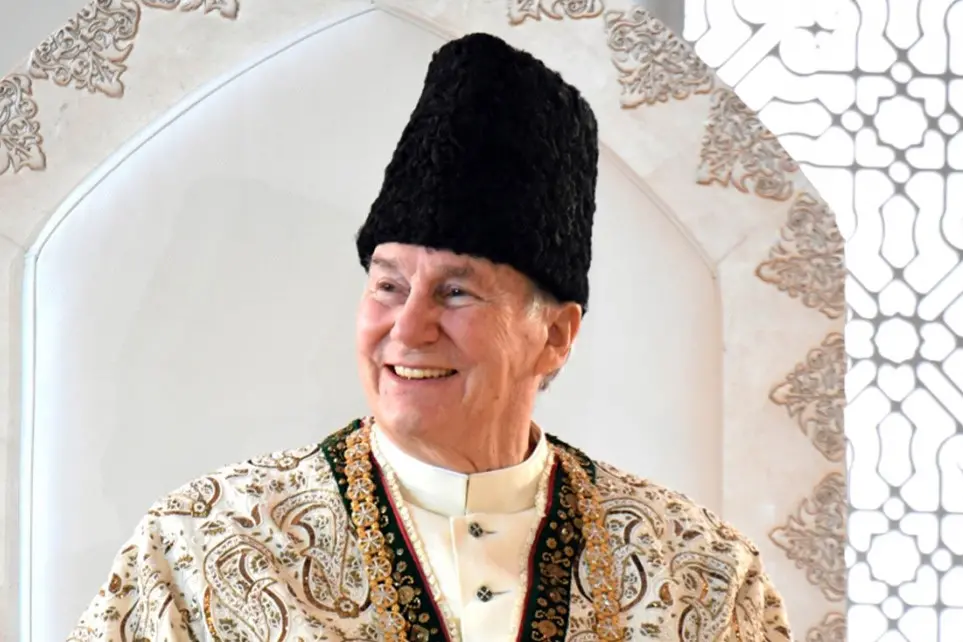 Karim Aga Khan in una foto ufficiale da imam degli ismailiti (Archivio L'Unione Sarda)