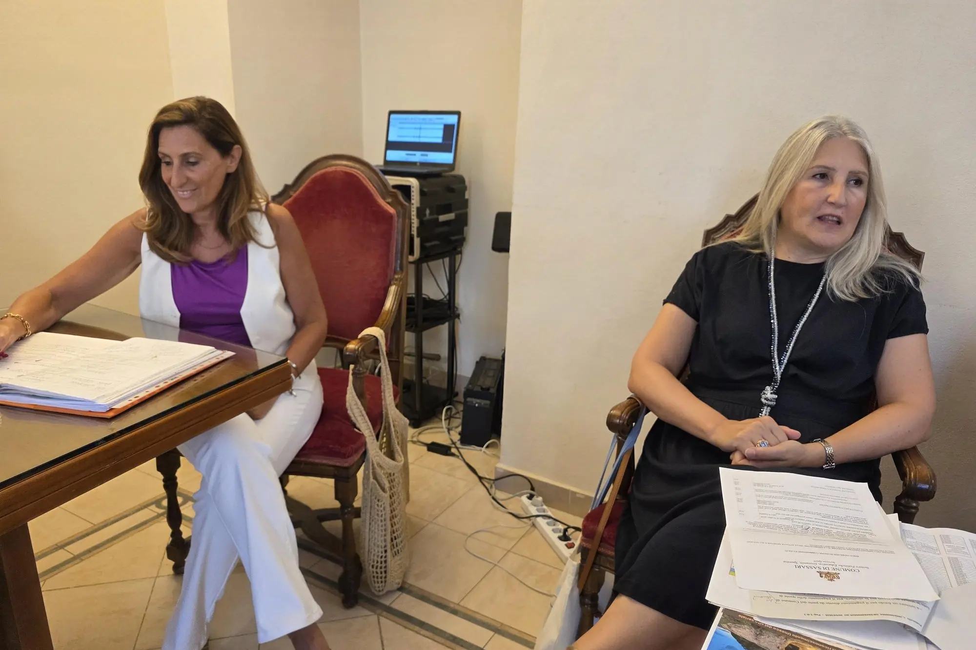 Vannina Masia, presidente di V Commissione, e Nicoletta Puggioni, assessora alle Poltiche educative, giovanili e sportive