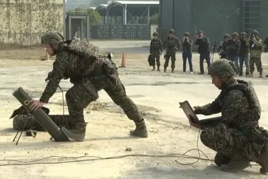 Taiwan, esercitazioni militari della Marina con missili e droni