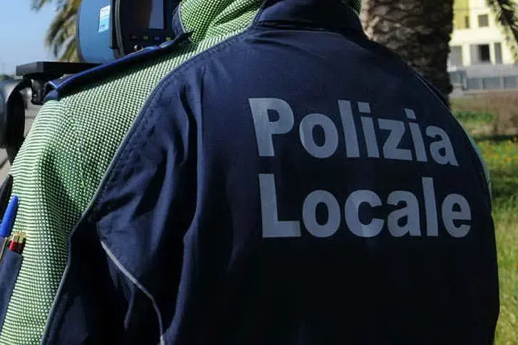 L'esibizionista è stato incastrato dai vigili urbani di Oristano