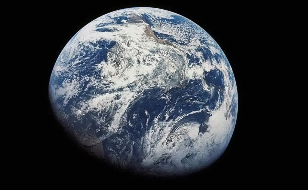 La prima immagine della Terra nella sua interezza (foto Wikipedia)
