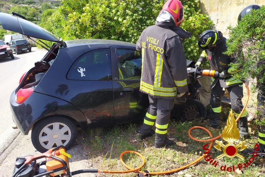 Con l’auto contro un muro: giovane ferito a La Maddalena