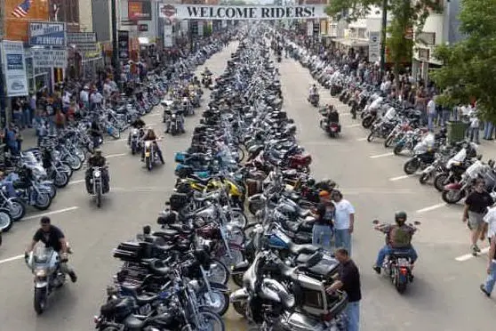 Immagine simbolo, un raduno- autorizzato - di bikers