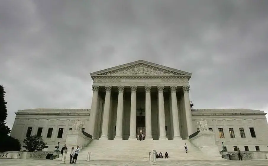 La Corte Suprema decise che non era possibile fare un nuovo riconteggio in Florida, Stato chiave