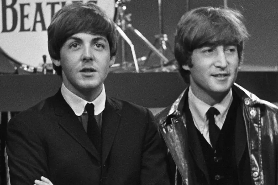 Paul McCartney e John Lennon (foto Wikipedia)