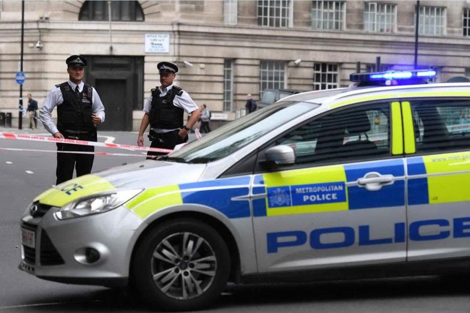 Londra, uomo con machete accoltella due persone nella sede della Sony