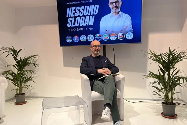 Paolo Truzzu presenta lo slogan della campagna