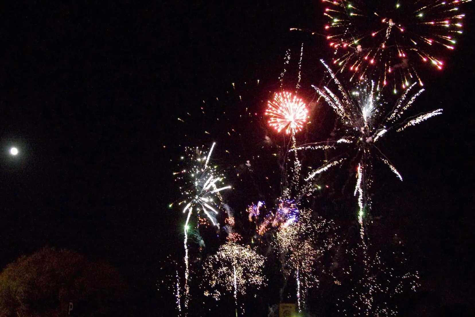 Cagliari, ogni notte i fuochi d'artificio: "Ora anche sotto il Comune, basta"