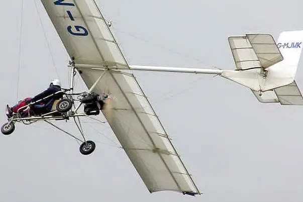 Deltaplano a motore (foto wikimedia)