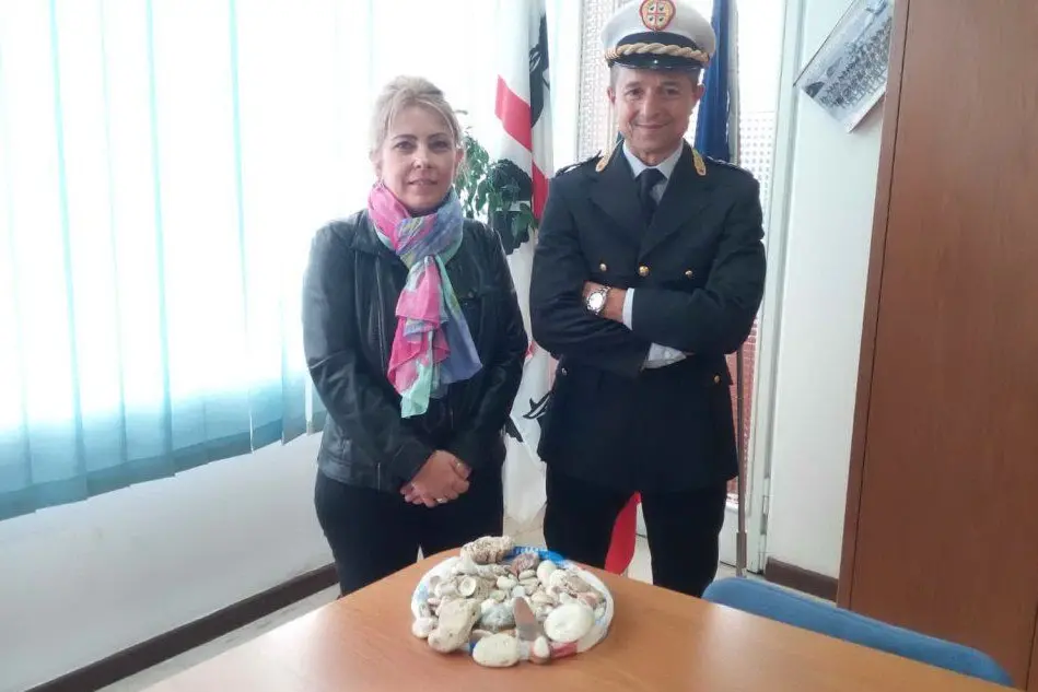 La cittadina sassarese ha riconsegnato le conchiglie (foto ufficio stampa Comune di Sassari)