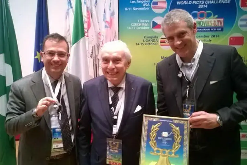 Tra il giornalista Andrea Sechi e il regista Andrea Fenu il presidente del Festival del Ficts Franco Ascani