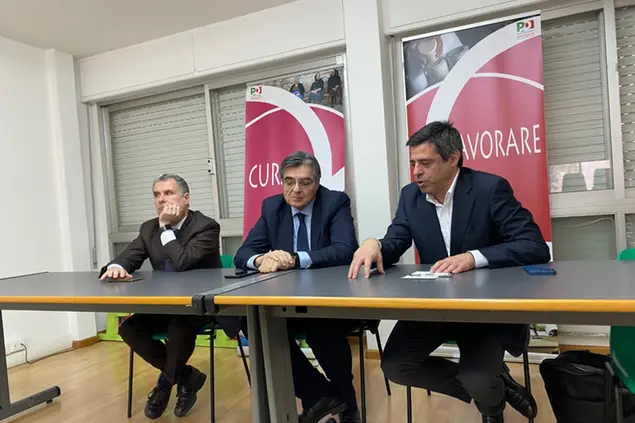 Da sinistra, il deputato Silvio Lai, il capogruppo in Consiglio regionale Gianfranco Ganau e il senatore Marco Meloni (foto Murgia)