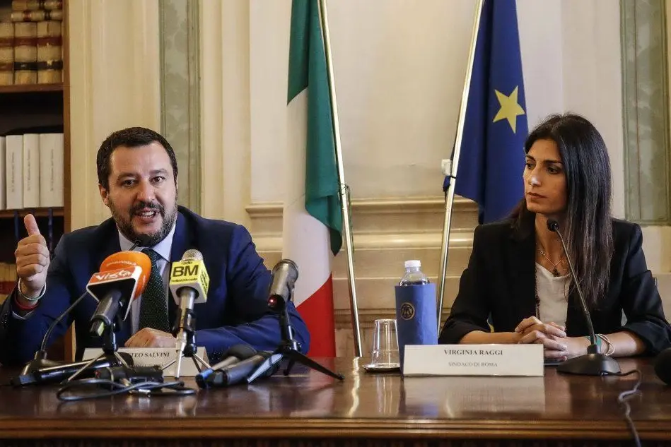 Matteo Salvini e Virginia Raggi (Ansa)