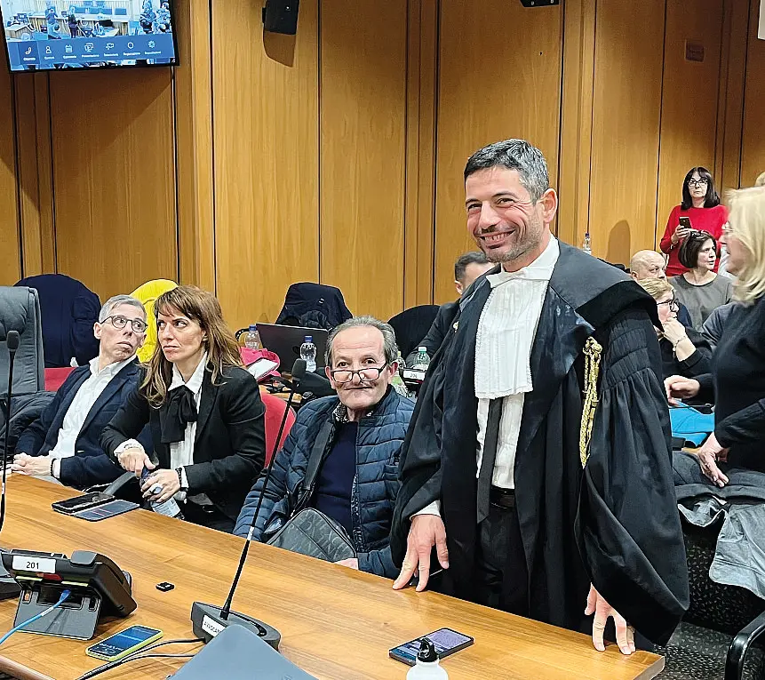 Beniamino Zuncheddu con l'avvocato Mauro Trogu in aula a Roma