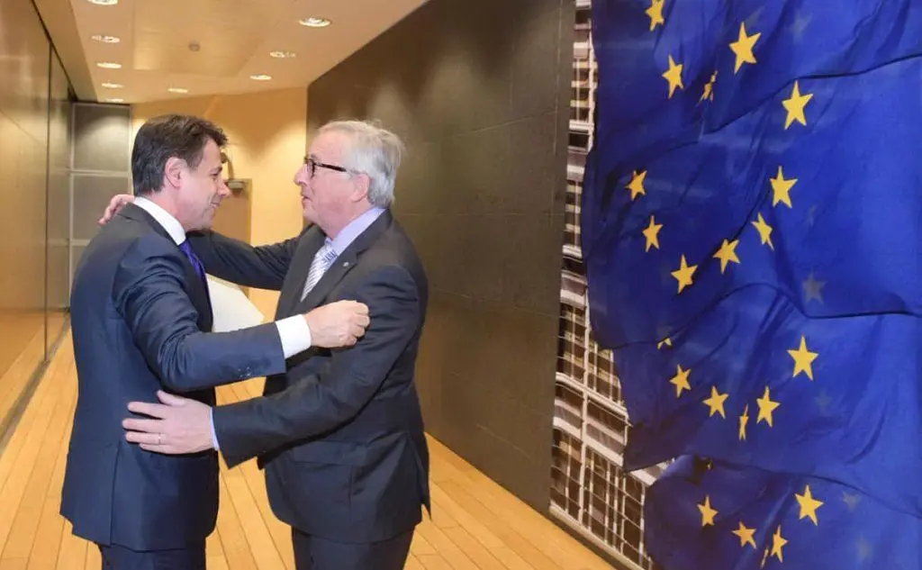 Conte con il presidente della Commissione Ue Juncker (Ansa)