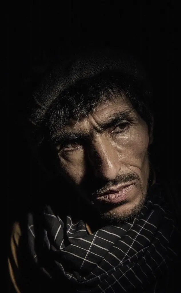 Eza Khan, 45 anni proveniente da Herat, posa per un ritratto a\r Kabul, Afghanistan © Adam Ferguson