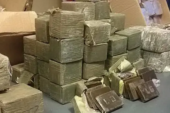 Sono 281 i chili di hashish sequestrati