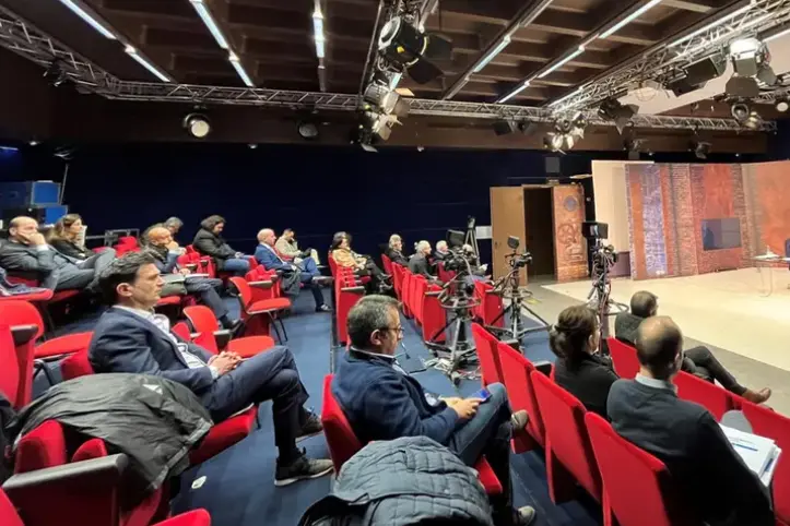 Un incontro nella sala Giorgio Pisano