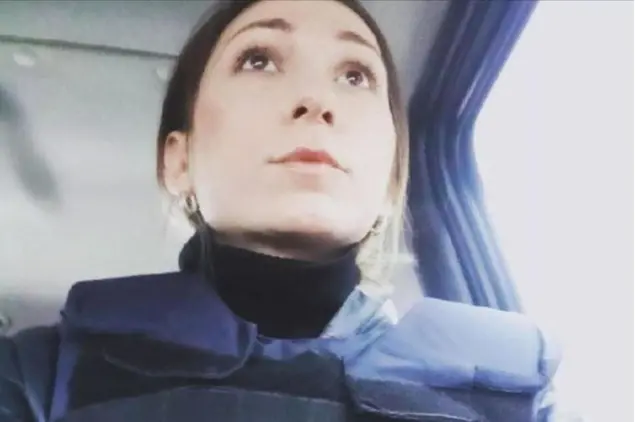 La giovane reporter (foto via Ansa)