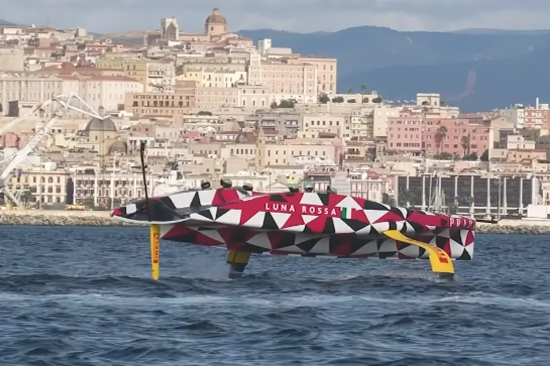 Luna Rossa torna a volare nel mare di Cagliari (Frame del video dell'America's Cup)