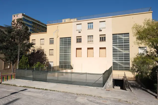 L'edificio crollato (foto Ungari)