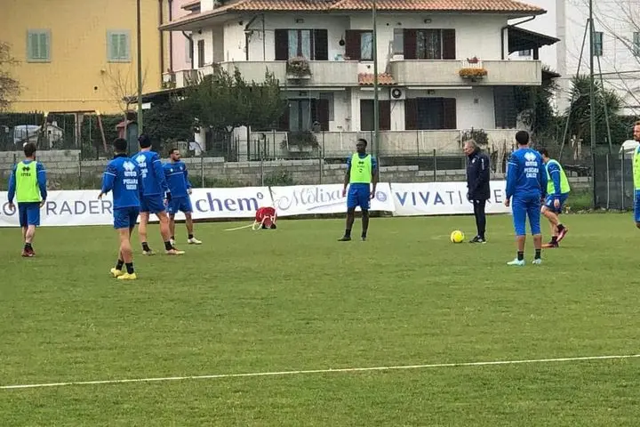 Zeman leitet die erste Trainingseinheit mit Pescara (Gruppo Zeman.com-TvSei)