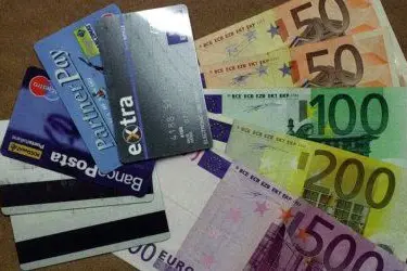 Carte di credito e banconote