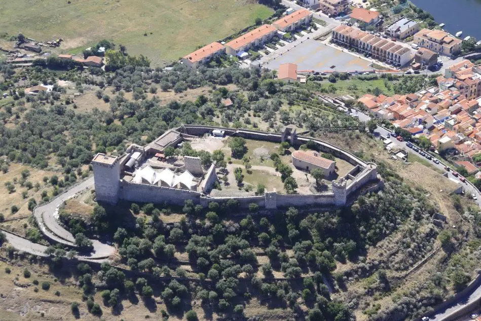 Veduta aerea del castello dei Malaspina a Bosa