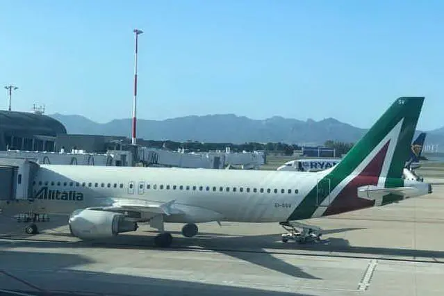 Un volo Alitalia (Ansa)