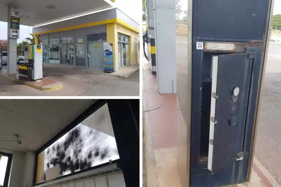 Il distributore di Sant'Antioco, la cassa depredata e il vetro oscurato per impedire le riprese della telecamera (Foto inviate da Alessio Mercenaro)