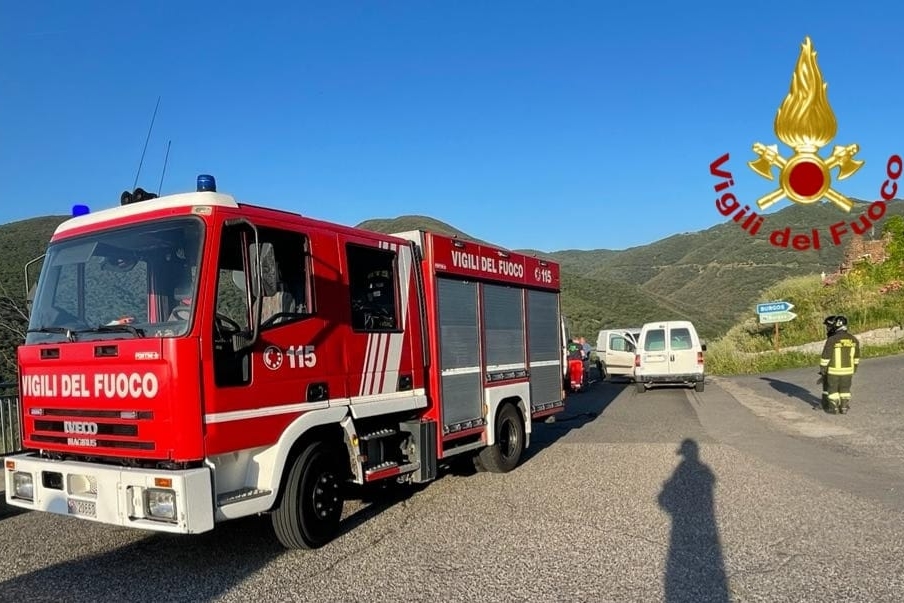 L'incidente a Burgos (foto Vigili del fuoco)
