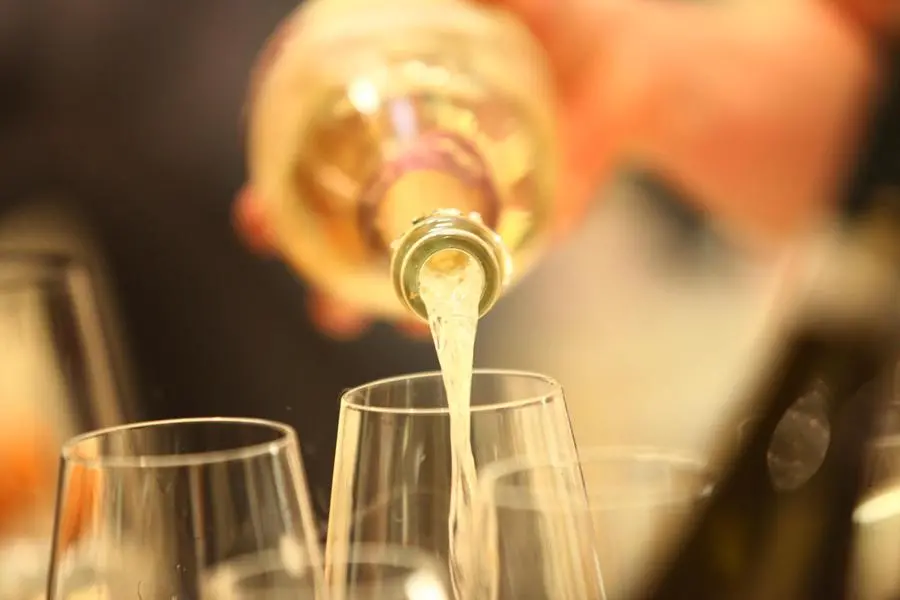 Degustazioni durante un'edizione del Vinitaly. Archivio L'Unione Sarda