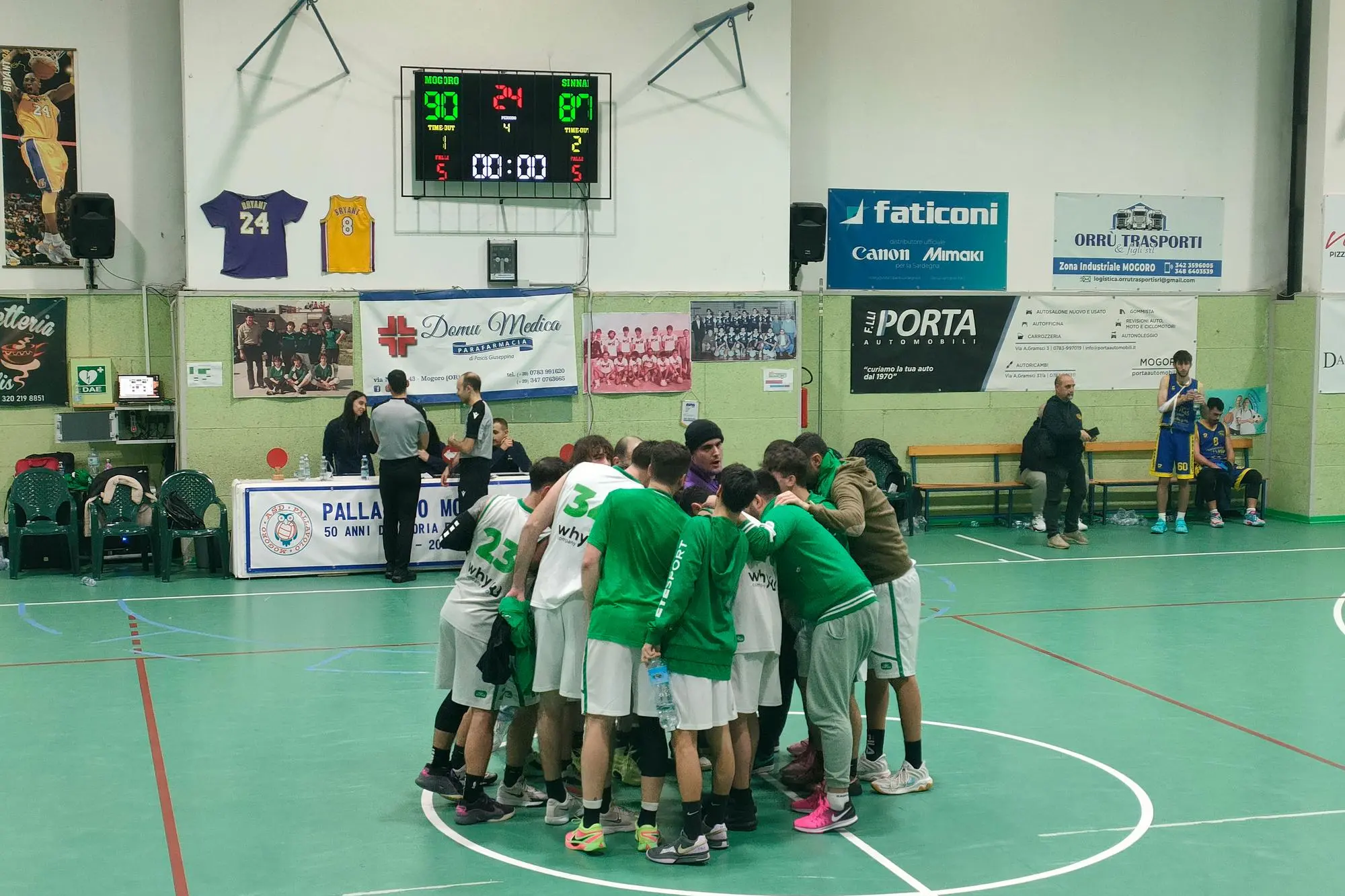 I festeggiamenti del Mogoro dopo la vittoria contro Sinnai (foto di Giacomo Pala)