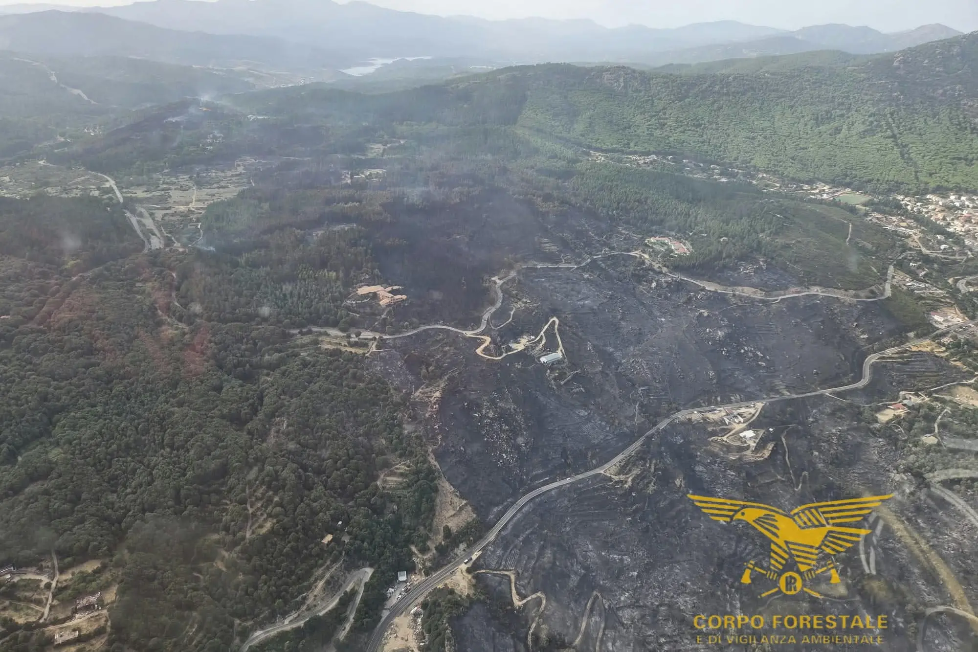 Le conseguenze dell'incendio ad Arzana