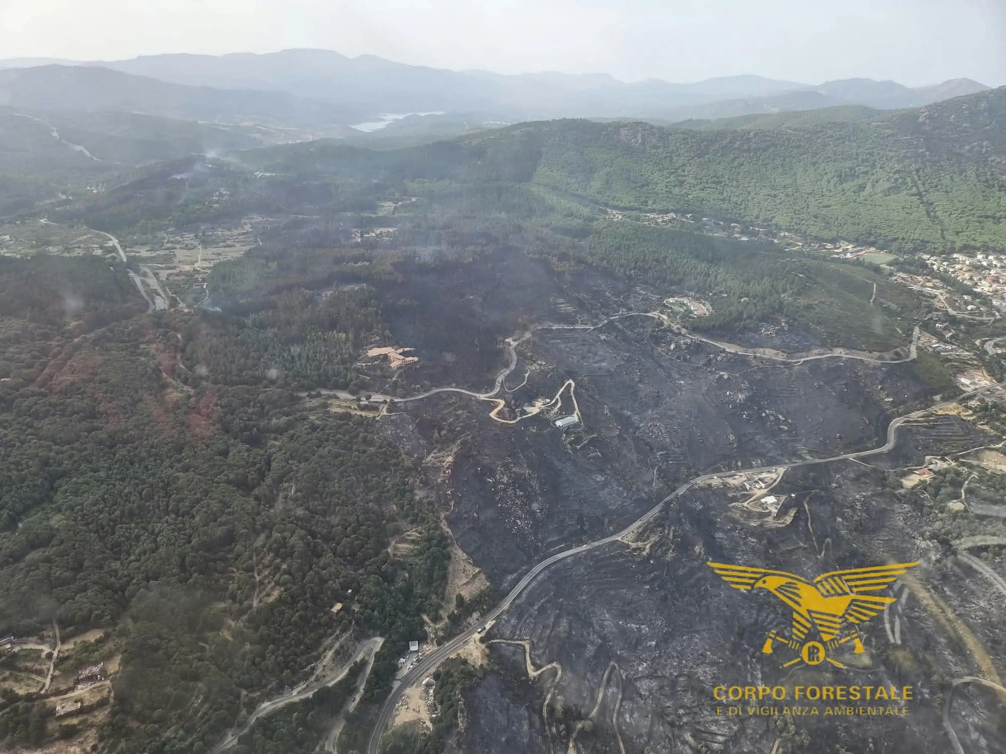 Le conseguenze dell'incendio ad Arzana
