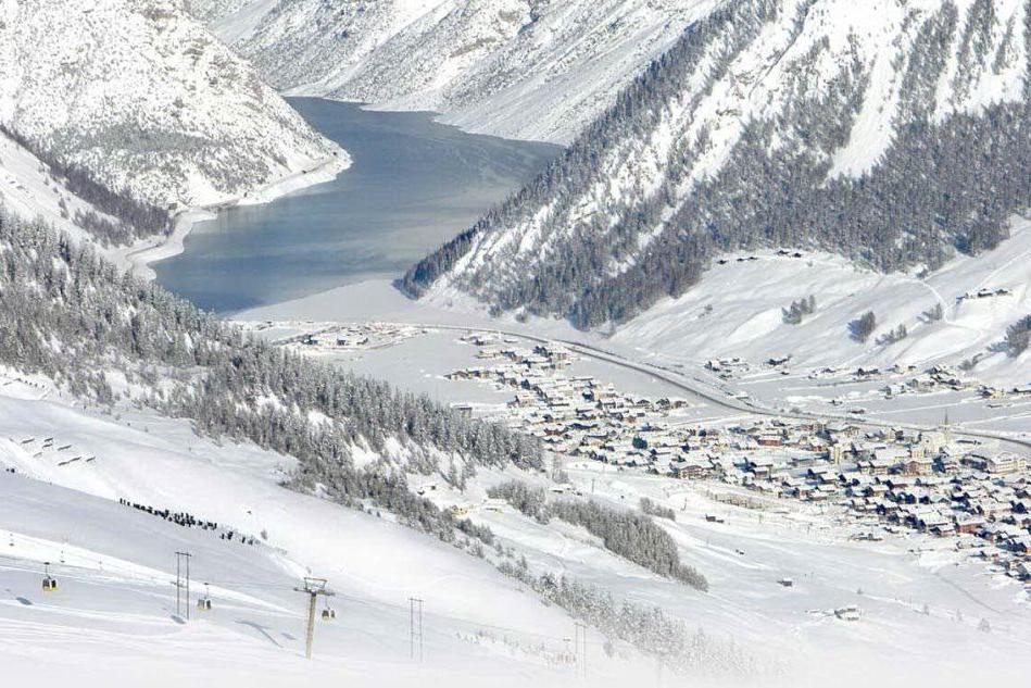 Valanga a Livigno: morto uno scialpinista travolto dalla neve