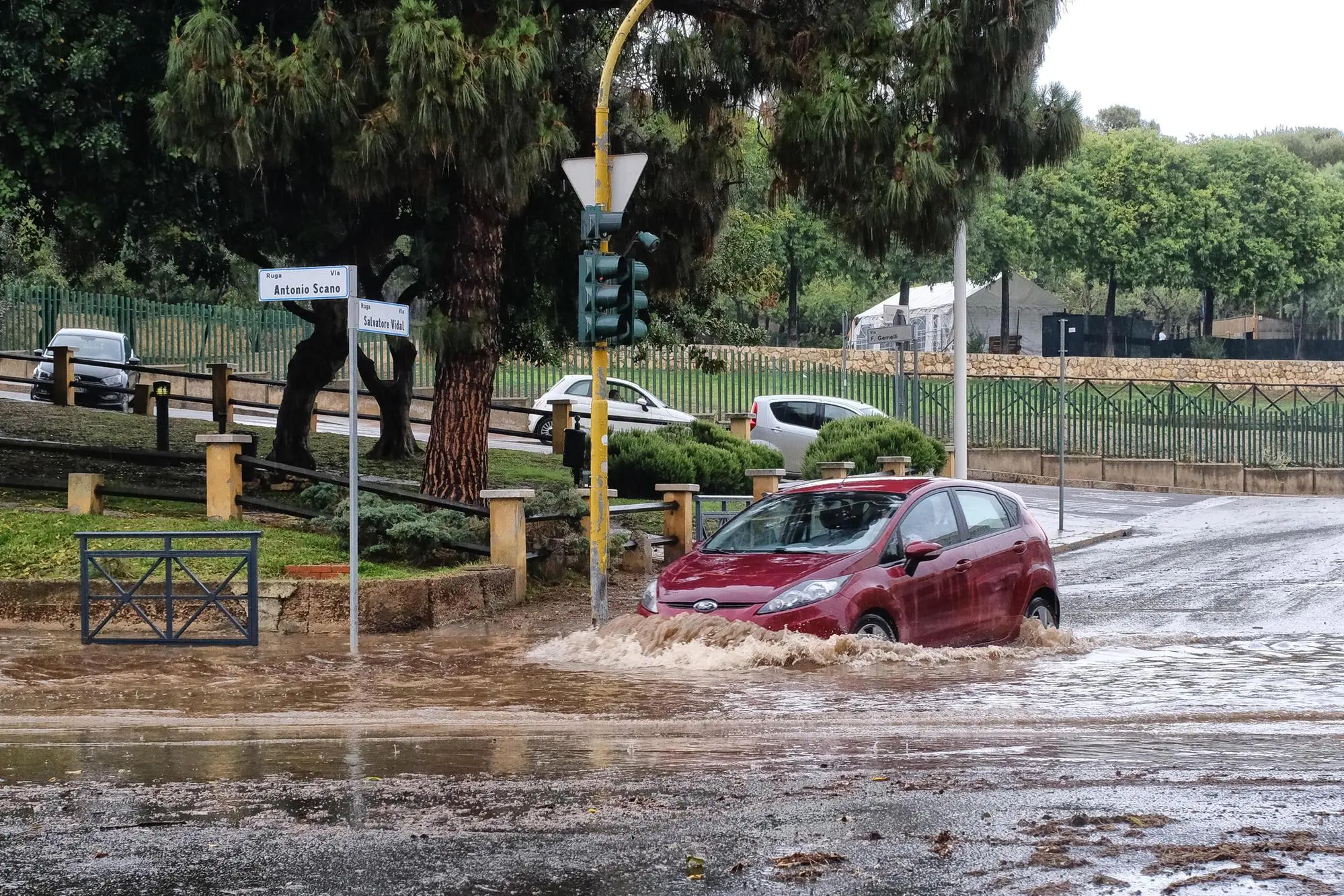 A Cagliari la sperimentazione dell'app che segnala il pericolo alluvione con i tombini intelligenti