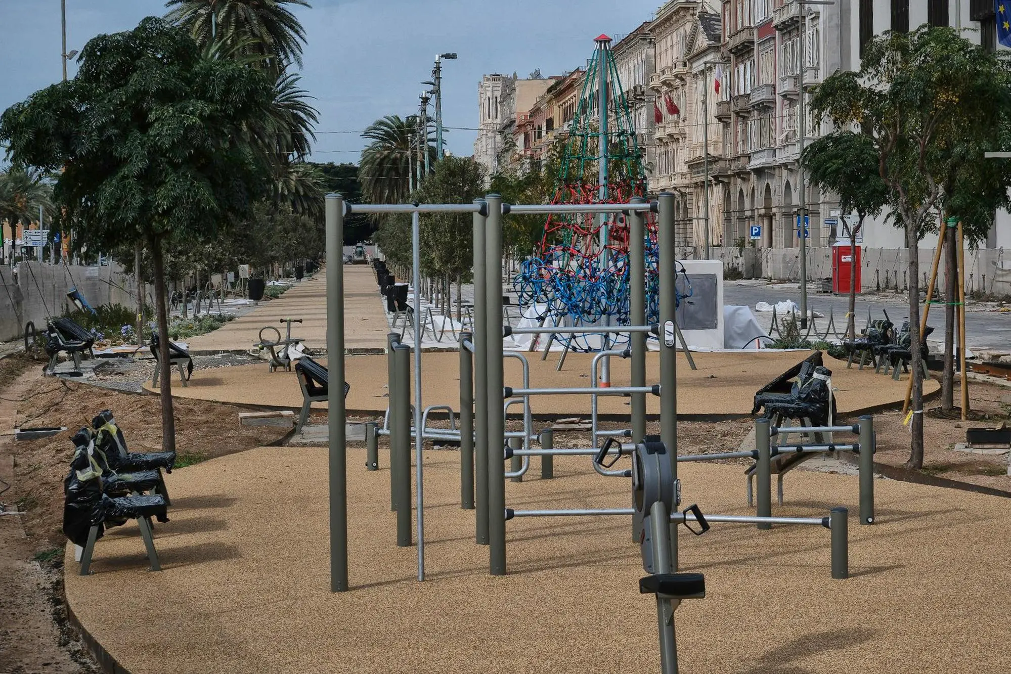 Attrezzi sportivi in via Roma (Foto: Giuseppe Ungari)