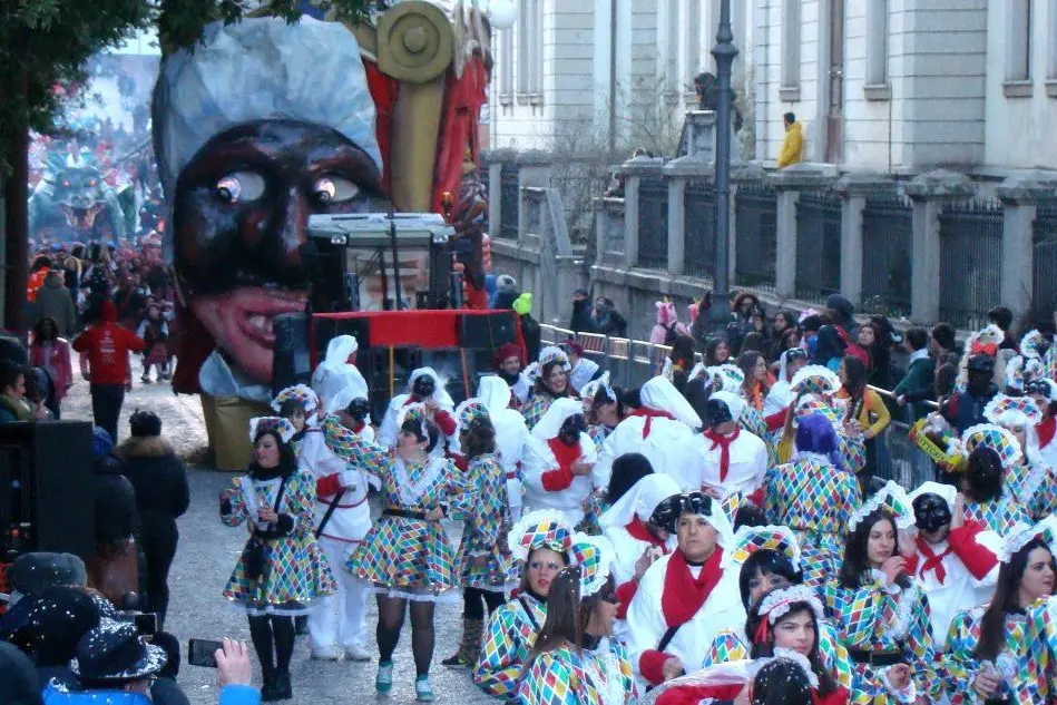 Tempio, in migliaia alla sfilata di Carnevale