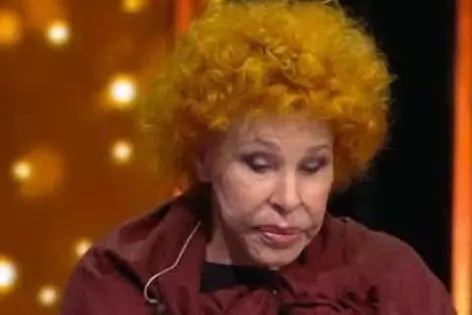 Ornella Vanoni appisolata durante la trasmissione (foto da frame tv)