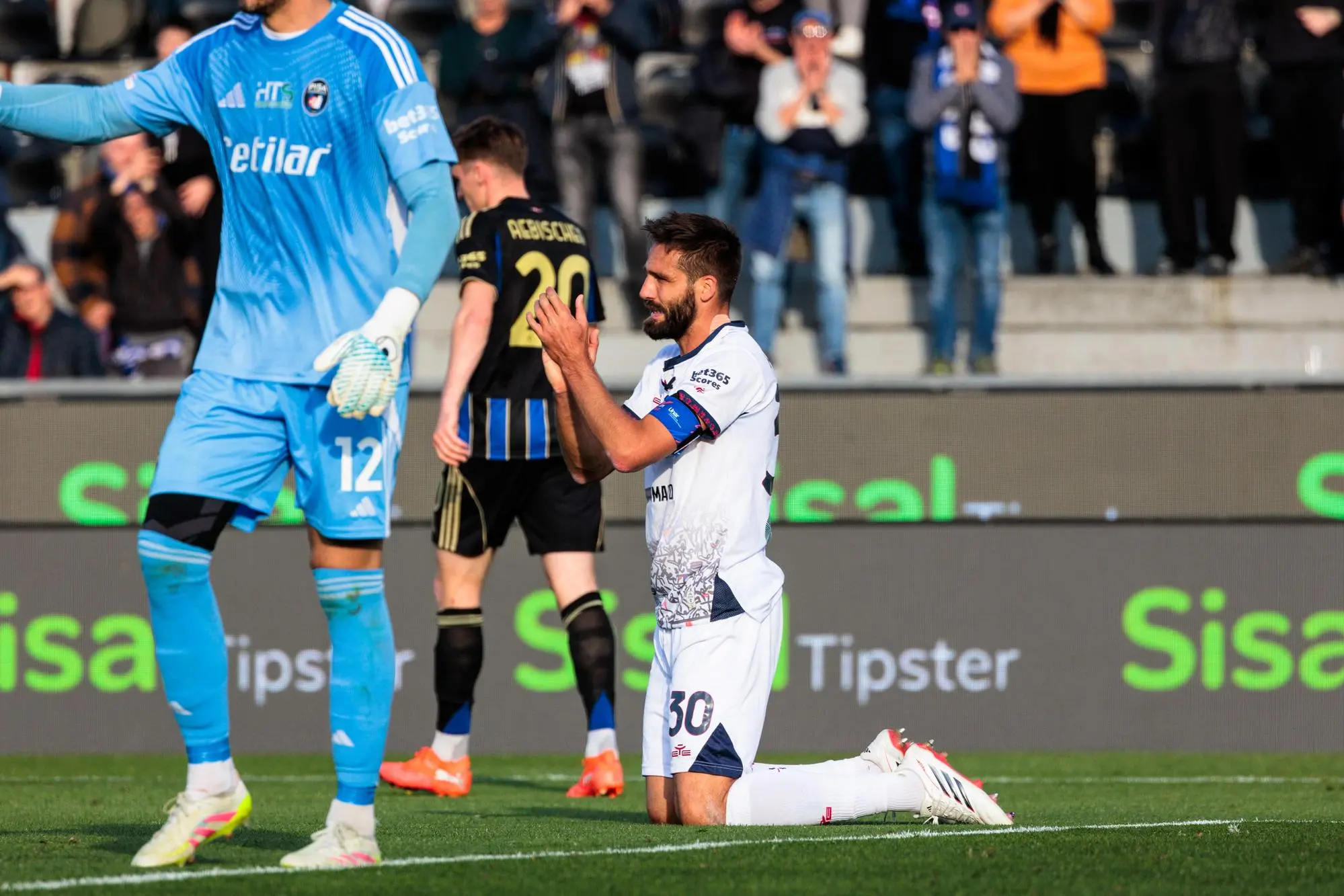 Leonardo Pavoletti in campo (Ansa)