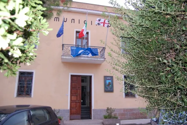 Il municipio di Santa Teresa Gallura (foto Ronchi)