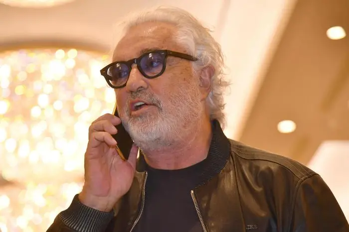 Flavio Briatore parla al telefono in occasione della consegna del premio giornalistico "E' giornalismo", Milano, 3 aprile 2019. ANSA/DANIEL DAL ZENNARO