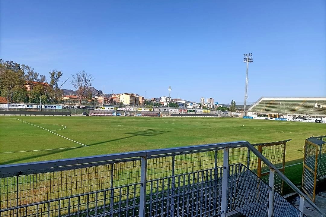 Un'immagine dello stadio "Bruno Nespoli" di Olbia (L'Unione Sarda - Giagnoni)