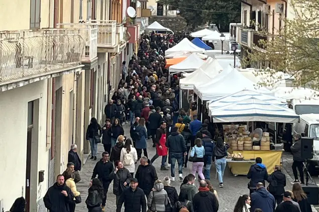 I visitatori a Tonara (Onano)
