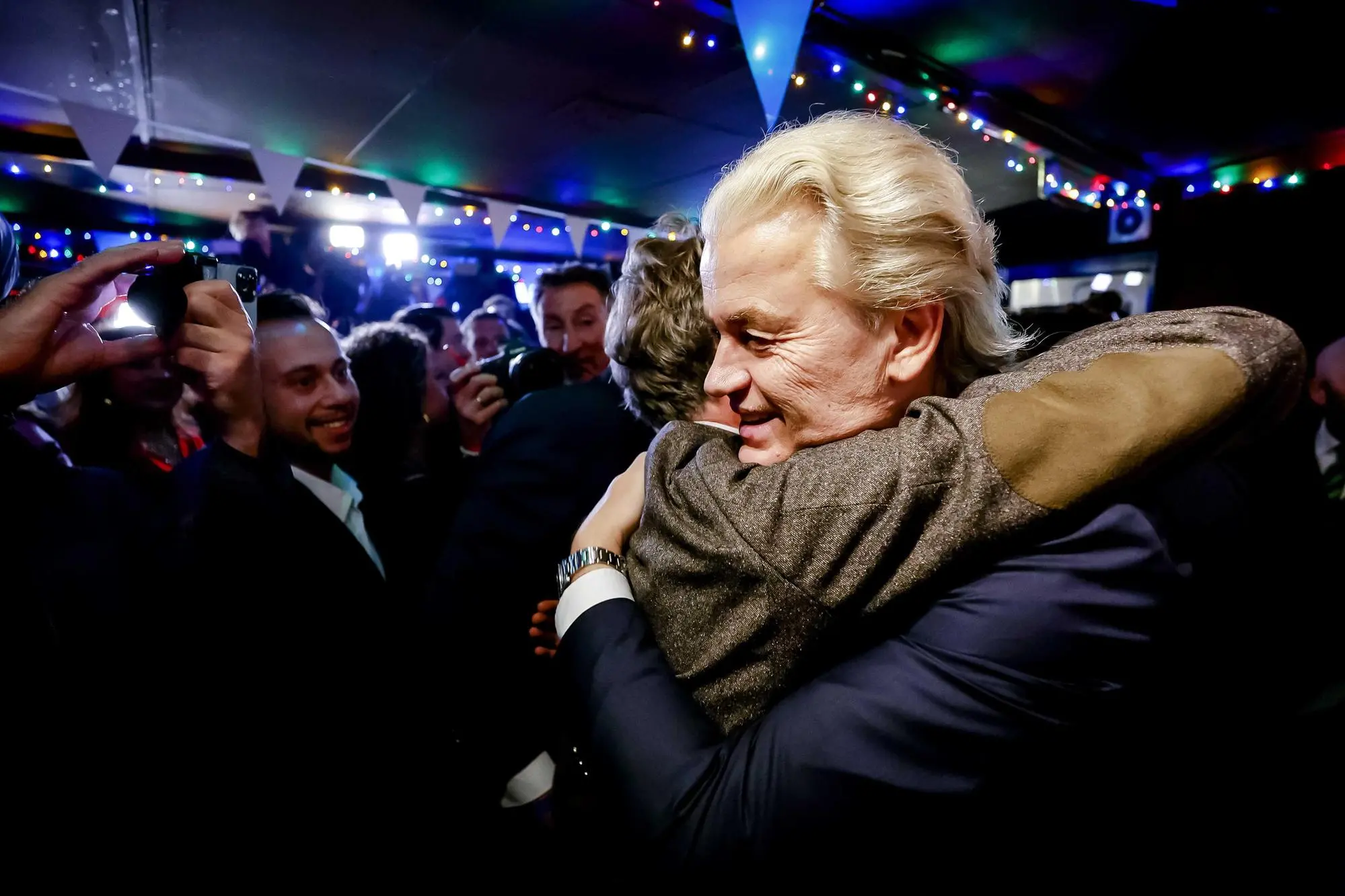Geert Wilders esulta per il risultato elettorale (Ansa)