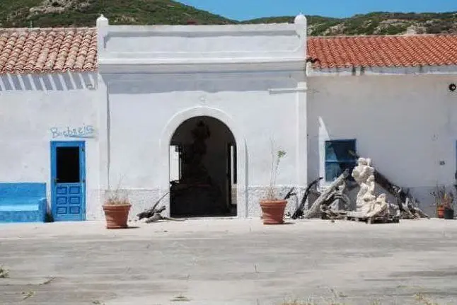 La barberia nell'ex carcere di Cala d'Oliva, ora Osservatorio della Memoria
