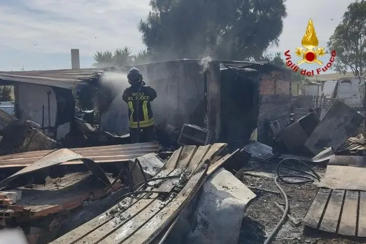 Incendio a Selargius (foto vigili del fuoco)